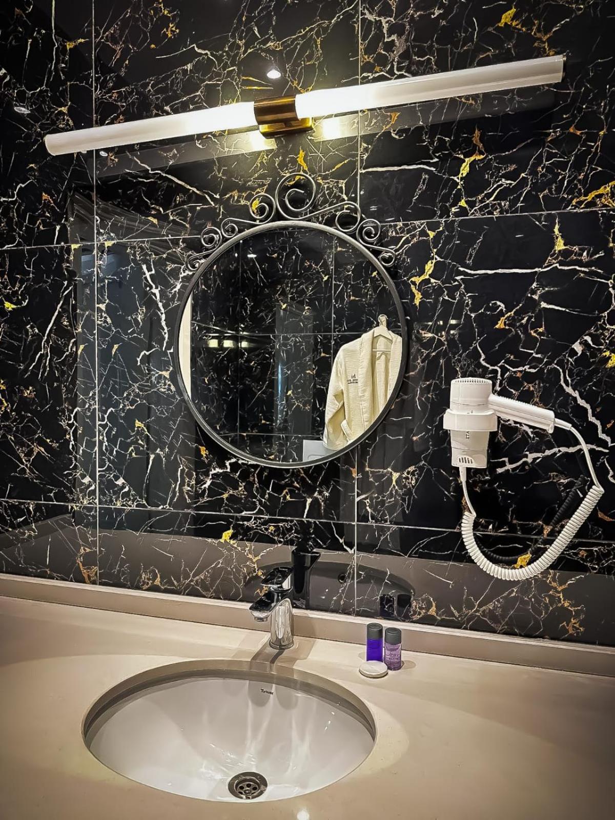 Hi Hotel Ivy Bueyuekada جزر الأمراء المظهر الخارجي الصورة