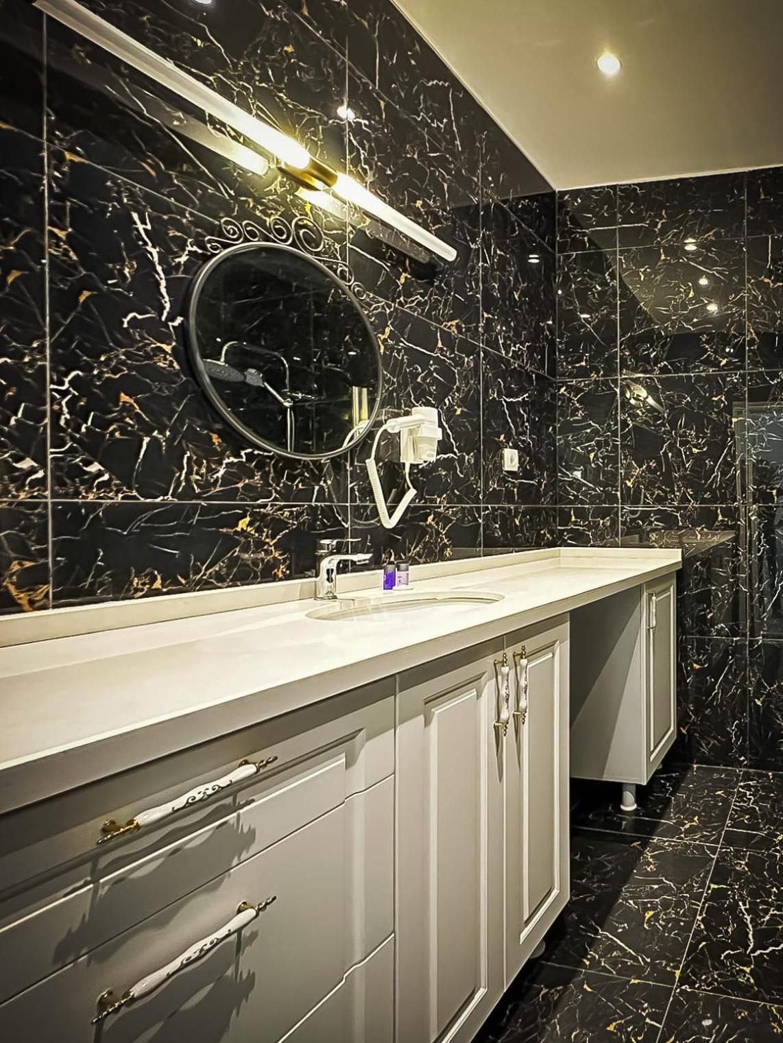 Hi Hotel Ivy Bueyuekada جزر الأمراء المظهر الخارجي الصورة